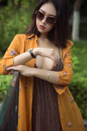 男生很用力的握女生手腕_BD韩语日本电影免费