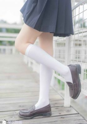 午夜一区二区产好的精华液_完整无删减版